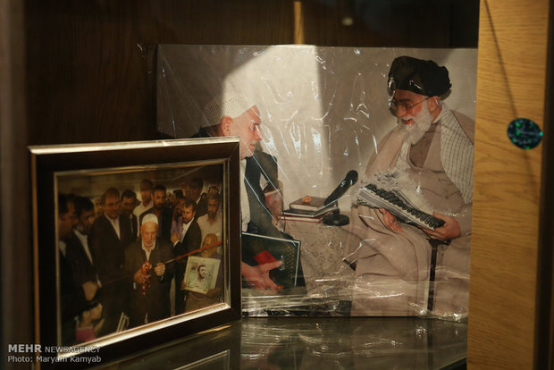 الرئيس روحاني في لقاء مع والد الشهداء "عرب سرخي"
