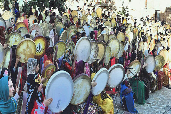 نوای ۱۰۰۰ دف در پالنگان طنینانداز می شود