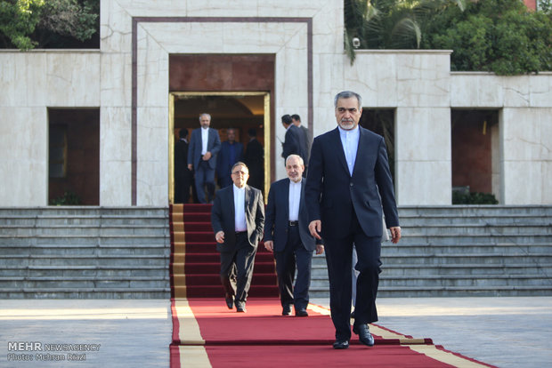 توديع الرئيس الايراني قبيل مغادرته الى فنزويلا