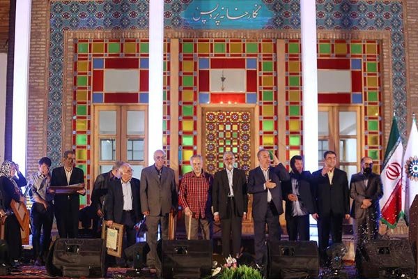 حداد عادل: الشعر في المجتمع الايراني رمز للثقافة