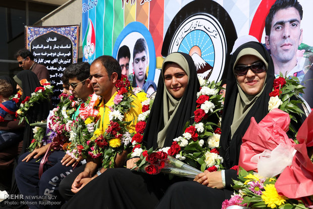 Iranian Paralympians welcomed at home