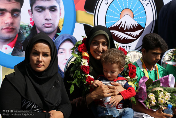 Iranian Paralympians welcomed at home