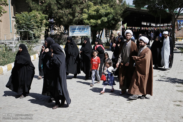 مراسم تلبيس العمامة لطلاب الحوزة بمناسبة عيد الغدير