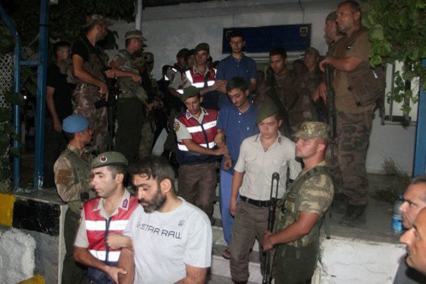  تركيا تعتقل 40 جنديا في تحقيق يتصل بمحاولة الانقلاب