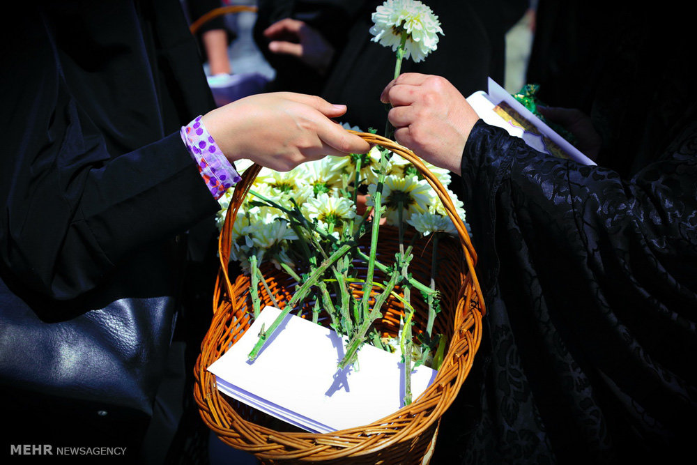 Flowers, sweets on Ghadir Khumm 