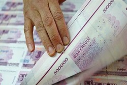 عامل توزیع چک پول تقلبی در کرمانشاه به دام پلیس افتاد