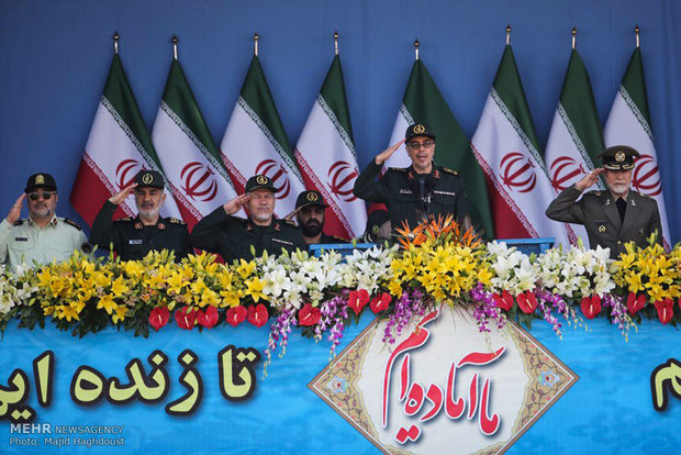 İran’da askeri geçit törenleri başladı İran’da askeri geçit törenleri başladı