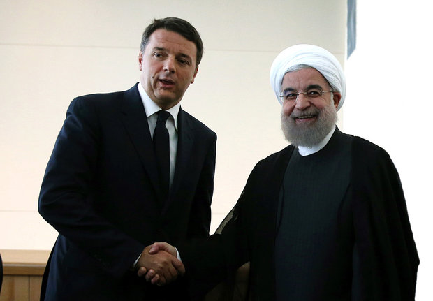 Iranian President (R)  in a meeting with Italian Prime Minister Matteo Renzi (L) on Tuesday on the sidelines of the 71st United Nations General Assembly in New York.