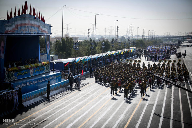 الاستعراض العسكري للقوات المسلحة الايرانية في طهران (2)