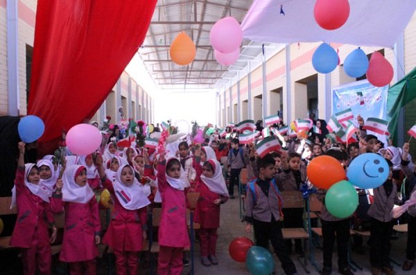 پرورش افکار و ارتقای فرهنگ در دستور کار مدارس باشد