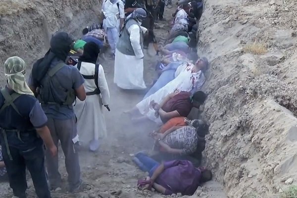 داعش التكفيري يكرر مجزرة اسبايكر ويعدم 50 عنصرا من القوات العراقية 