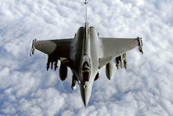 فرانسه ۲ جنگنده رافائل و یک کِشتی جنگی به مدیترانه اعزام می‌کند