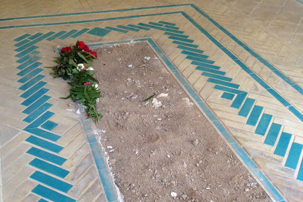 قدردانی خانواده افشار از مسجدجامعی/ نصب سنگ قبر جدید به زودی