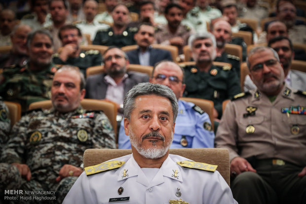 امیر دریادار سیاری هفتم آذر روز نیروی دریایی را تبریک گفت امیر دریادار سیاری هفتم آذر روز نیروی دریایی را تبریک گفت