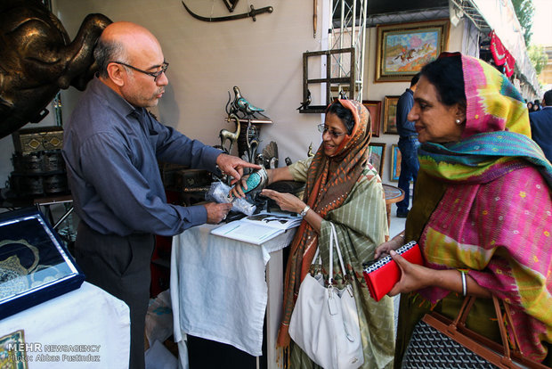 قطب جهانی صنایع دستی در انتظارحمایت؛هنرمند در سایه و بازرگان در ویترین