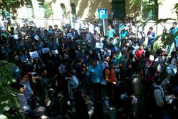 دانشجویان دانشگاه شریف به قانون سنوات اعتراض کردند