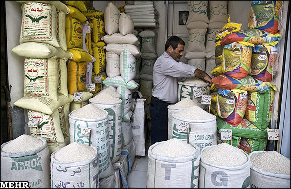 وزارت جهاد در تنظیم بازار مردود شد/دولت ذخایر برنج را آزاد کند