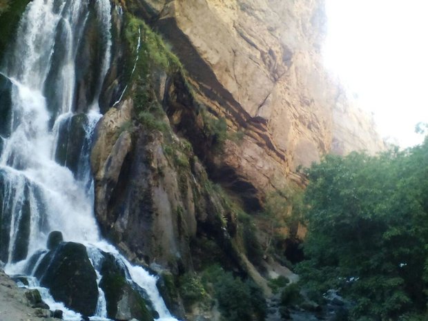 سفر به سرزمین آبشارهای شگفت انگیز/ زیباترین آبشار ایران در لرستان
