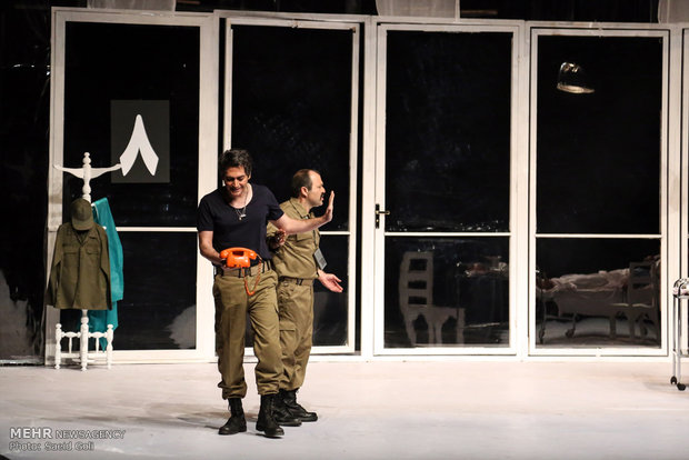 مسرحية "اللواء" على خشبة مسرح طهران