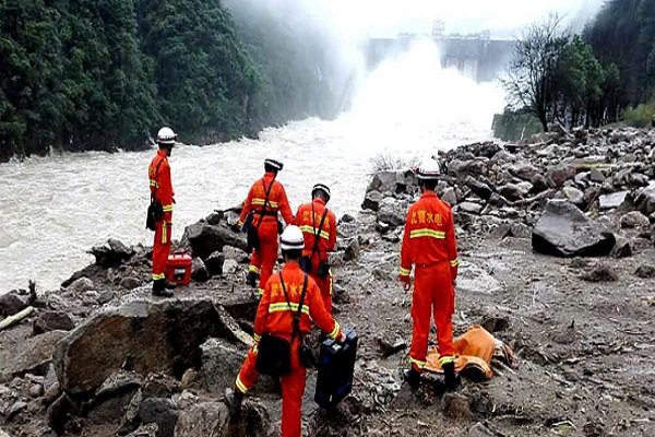 فقدان 32 شخصاً وإنقاذ 15 آخرين بسبب انهيار أرضى في الصين
