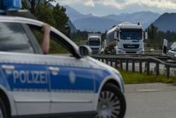 کشف یک خودرو حامل مواد منفجره در مرز اتریش