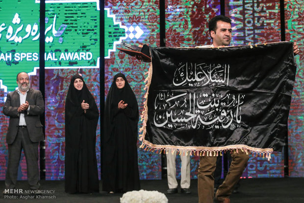 حضور دختر سرلشکر قاسم سلیمانی و شهید عماد مغنیه در اختتامیه چهاردهمین جشنواره بین المللی فیلم مقاومت