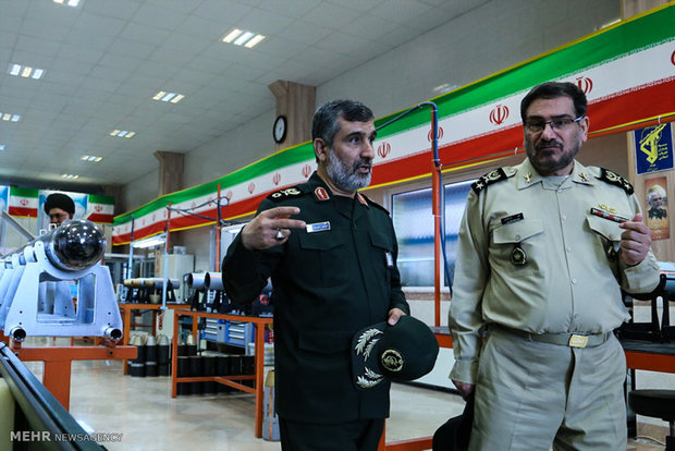 بازدید علی شمخانی دبیر شورای عالی امنیت ملی از نمایشگاه تبدیل تهدید به فرصت