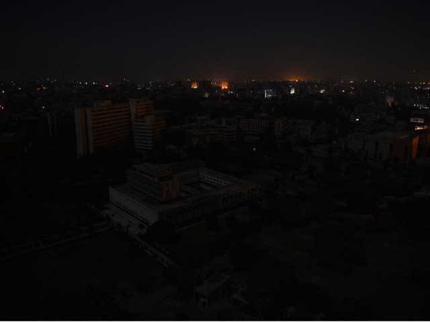 کراچی کا آدھا شہر بجلی کی فراہمی سے محروم