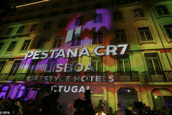«کریستیانو رونالدو» به طور رسمی هتل خود را افتتاح کرد