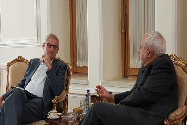 ظريف يستقبل وزير خارجية السويد السابق