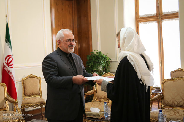 Ambassadors present credentials to Zarif 