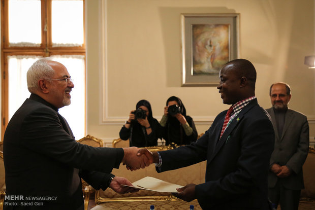 Ambassadors present credentials to Zarif 