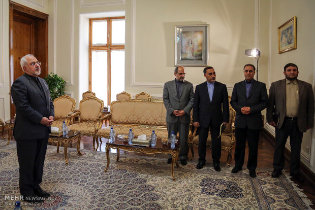 Ambassadors present credentials to Zarif 