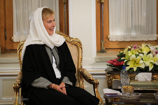 Ambassadors present credentials to Zarif 