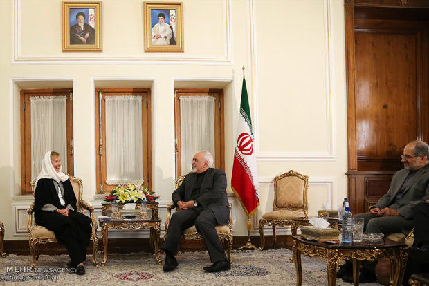 Ambassadors present credentials to Zarif 