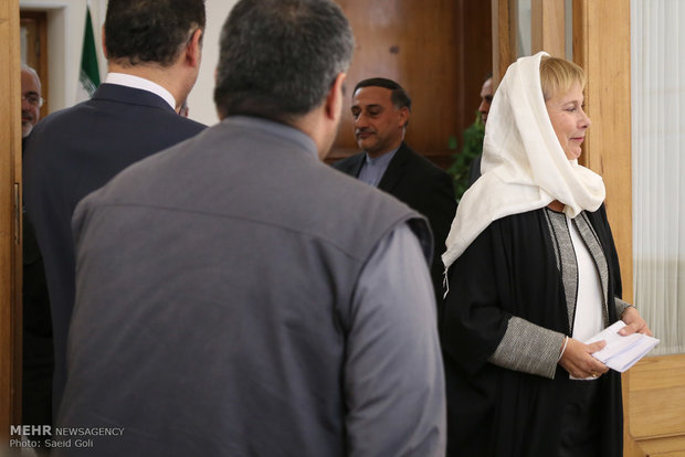 Ambassadors present credentials to Zarif 