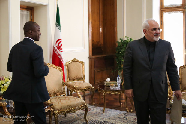 Ambassadors present credentials to Zarif 