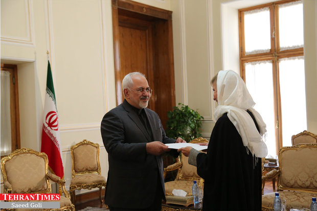 Swedish, Sierra Leonean ambassadors submit credentials to Zarif