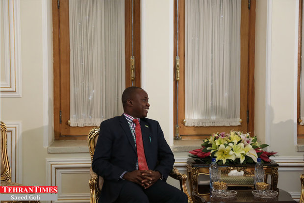 Swedish, Sierra Leonean ambassadors submit credentials to Zarif