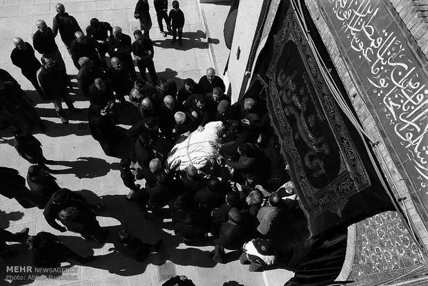 Rise of Hosseini tent ritual held in Isfahan