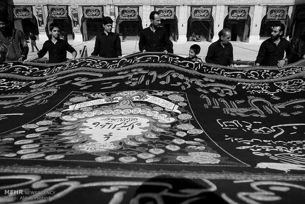 Rise of Hosseini tent ritual held in Isfahan