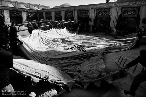 Rise of Hosseini tent ritual held in Isfahan