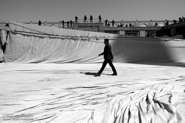 Rise of Hosseini tent ritual held in Isfahan