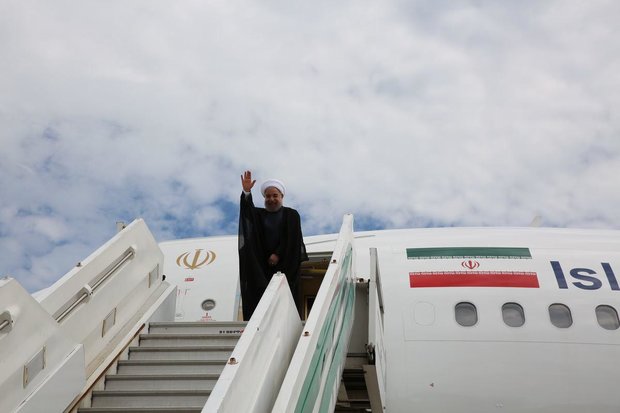 روحاني يغادر باكو متوجها إلى طهران