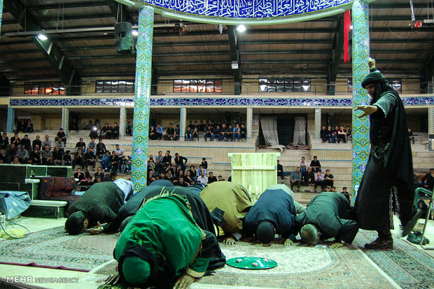 مراسم عزاداری و تغزیه‌خوانی در تکیه حسینی ارمغانخانه زنجان 