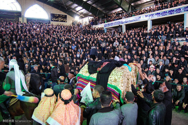 مراسم عزاداری و تغزیه‌خوانی در تکیه حسینی ارمغانخانه زنجان 