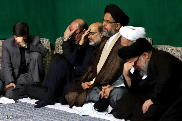 Leader attends 1st Muharram mourning ceremony of 2016