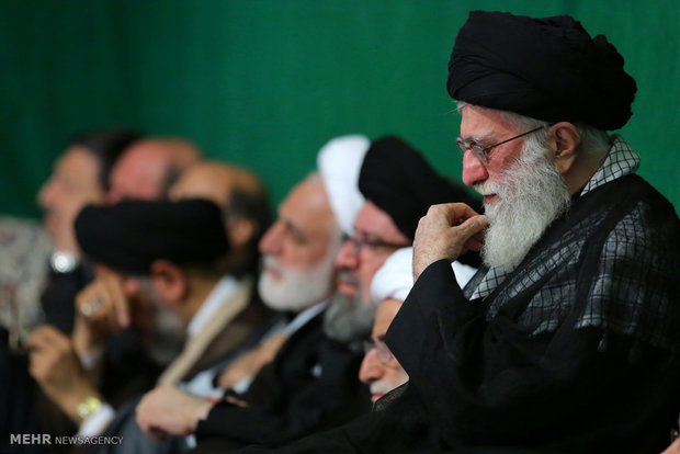 Leader attends 1st Muharram mourning ceremony of 2016