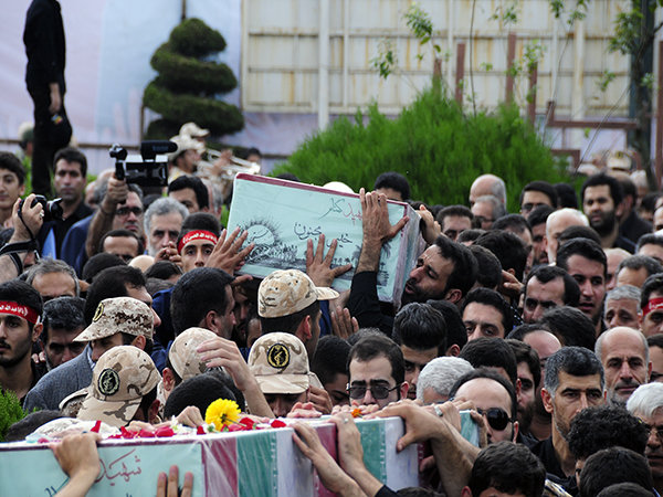 فیلم/تشییع و خاکسپاری ۳ شهید گمنام دفاع مقدس در لاهیجان