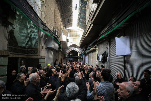العزاء الحسيني في يوم تاسوعاء في سوق طهران